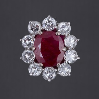 Belle bague forme marguerite rubis