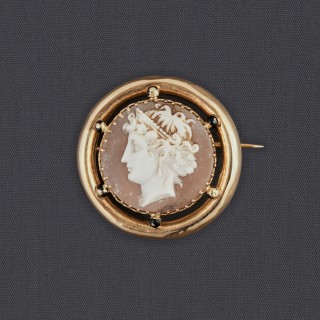 Broche ronde en or camée