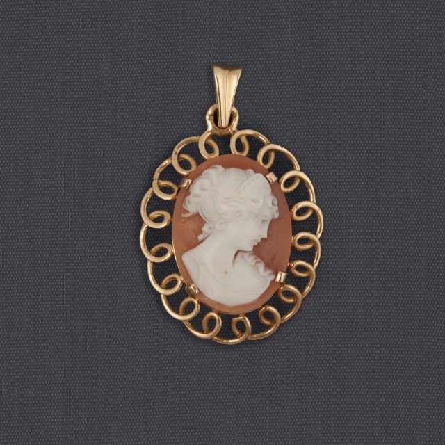Pendentif Ancien Or Jaune 18 Carats – Camée Coquillage Sculpté