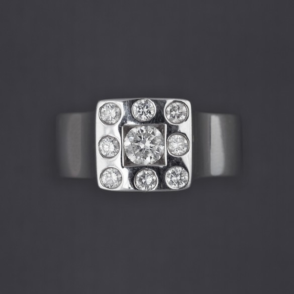 Bague or gris entourage diamants